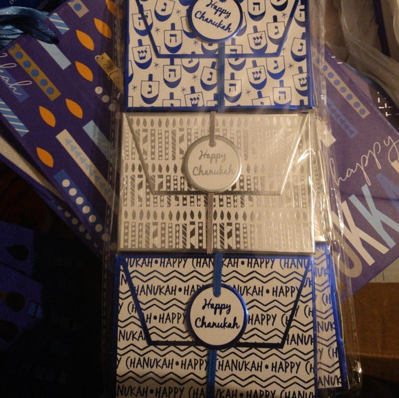 Happy Hanukkah Bundle: 8 Gift Bags & 6 Gift Cards - Picture 2 of 10